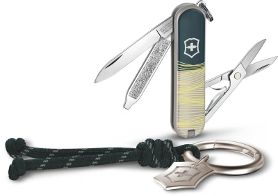 Нож перочинный Victorinox Classic SD New York Style (0.6223.E223) 58мм 7функц. серый подар.коробка в комплекте: шнурок