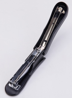 Степлер Deli E0305 Essential 24/6 26/6 (20листов) ассорти 100скоб коробка