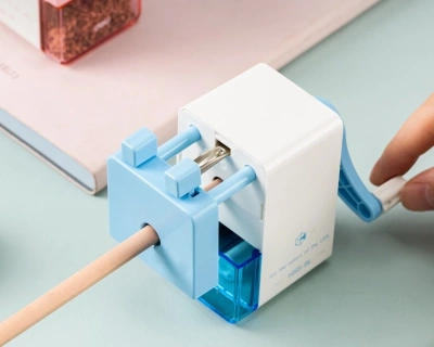 Точилка для карандашей механическая Deli EH515-BL 1 отверстие пластик голубой/белый пл.бокс