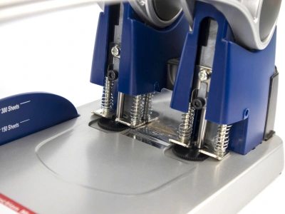 Дырокол Kw-Trio Heavy Duty 9550 макс.:300лист. металл синий/серебристый отв.:2 с линейкой