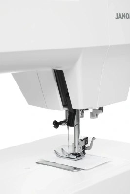 Швейная машина Janome 1522 RD белый