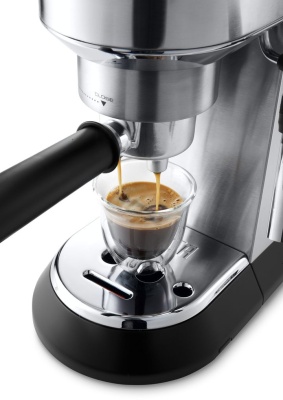 Кофеварка рожковая Delonghi EC685.M 1350Вт серебристый/черный
