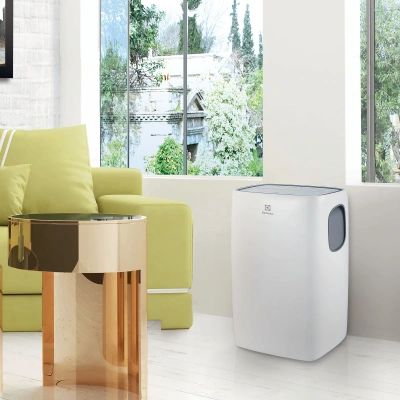 Кондиционер мобильный Electrolux Loft EACM-13 CL/N3 белый площ.32м2