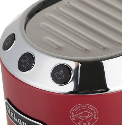 Кофеварка рожковая Delonghi EC685.R 1350Вт красный