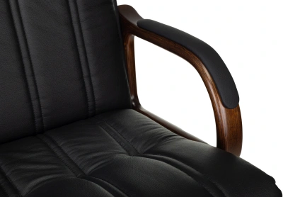 Кресло руководителя Бюрократ T-9932Walnut черный кожа крестов. металл/дерево