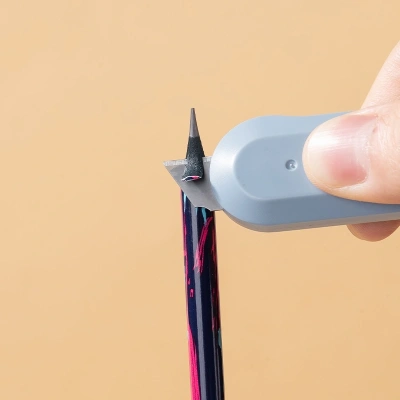 Карандаш ч/г Deli EC044-HB 2.2мм HB кругл. липа ассорти Graffiti texture ластик