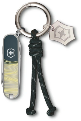 Нож перочинный Victorinox Classic SD New York Style (0.6223.E223) 58мм 7функц. серый подар.коробка в комплекте: шнурок