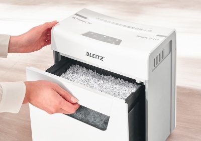 Шредер Leitz IQ Protect Premium 3M белый (секр.P-5) фрагменты 3лист. 10лтр. скрепки скобы