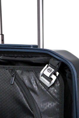 Чемодан Piquadro PQ LIGHT (BV4425PQL/BLUO) 40x55x20см 31л. 1.99кг. поликарбонат синий