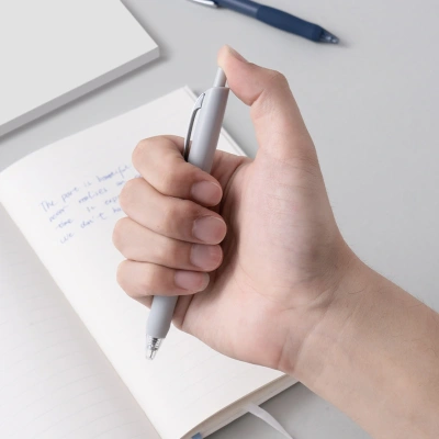 Ручка шариков. автоматическая Deli Xtream EQ48-BL d=0.7мм син. черн. кругл. резин. манжета