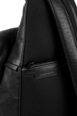 Рюкзак слинг Piquadro Harper CA6784AP/N черный натур.кожа