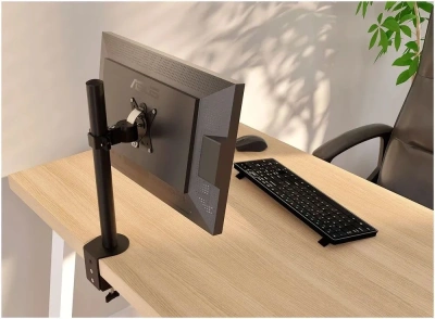 Кронштейн для мониторов Holder MDS-M101-B черный 13"-32" макс.8кг настольный поворот и наклон верт.перемещ.