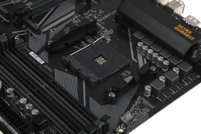Материнская плата Gigabyte B550M DS3H AC R2 Soc-AM4 AMD B550 4xDDR4 mATX AC`97 8ch(7.1) GbLAN RAID+HDMI+DP