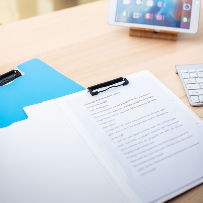 Папка-планшет Deli Rio EF75002 A4 пластик 2мм ассорти с крышкой