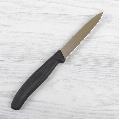 Нож кухонный Victorinox Swiss Classic (6.7733) стальной для чистки овощей и фруктов лезв.100мм серрейт. заточка черный