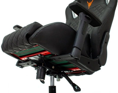 Кресло игровое Knight Outrider черный ромбик экокожа с подголов. крестов. металл