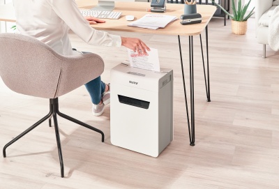 Шредер Leitz IQ Protect Premium 6M белый (секр.P-5) фрагменты 6лист. 18лтр. скрепки скобы