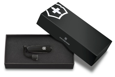 Нож перочинный Victorinox Signature Lite Onyx Black (0.6226.31P) 58мм 8функц. черный подар.коробка в комплекте: шнурок