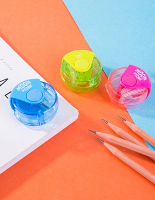 Точилка для карандашей ручная Deli E0554 1 отверстие пластик ассорти европодвес