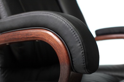 Кресло руководителя Бюрократ T-9925WALNUT черный кожа/иск.кожза крестов. металл/дерево