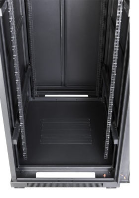 Шкаф коммутационный Lanmaster (TWT-CBB-22U-6X6-G1) напольный 22U 600x600мм пер.дв.стекл задн.дв.спл.стал.лист 2-хст. 2 бок.пан. 800кг черный IP20