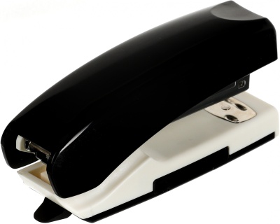 Степлер ручной Kw-Trio 055G9BLACK 24/6 26/6 (20листов) снижение усилия черный/белый 100скоб металл коробка