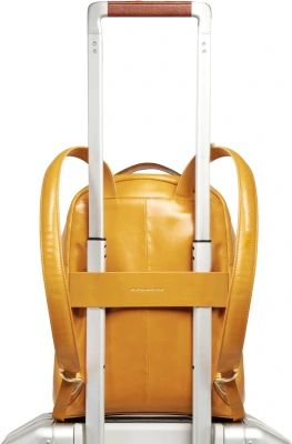 Рюкзак женский Piquadro Blue Square CA6677B2/G горчичный натур.кожа