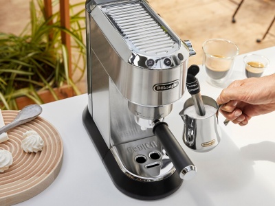 Кофеварка рожковая Delonghi EC685.M 1350Вт серебристый/черный
