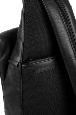 Рюкзак слинг Piquadro Harper CA6784AP/N черный натур.кожа