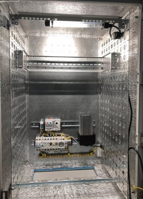 Шкаф коммутационный ЦМО (ШТВ-Н-18.6.5-4ААА-Т2) настенный 18U 600x500мм пер.дв.стал.лист несъемн.бок.пан. 150кг серый 68кг 120град. 900мм IP65 мрамор уличный всепогодный с нагревателем с силовыми розетками укомплектованный