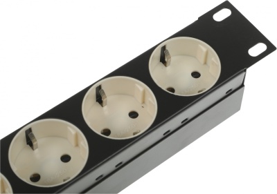 Блок распределения питания Lanmaster LAN-EP19-8P/S-1.8M гор.размещ. 8xSchuko базовые 10A Schuko 1.8м