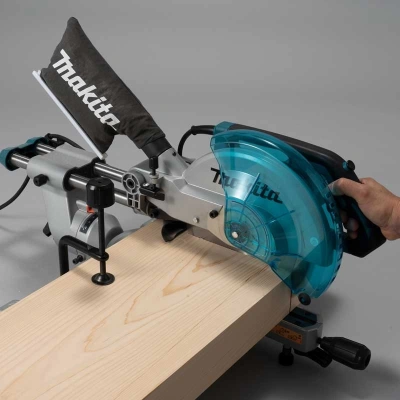 Торцовочная пила Makita LS1110F 1450Вт 4500об/мин d=260мм