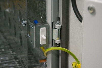 Шкаф коммутационный ЦМО (ШТВ-Н-15.6.5-4ААА-Т1) настенный 15U 600x530мм пер.дв.металл несъемн.бок.пан. 150кг серый 120град. 750мм всепогодный с вентилятором с нагревателем укомплектованный