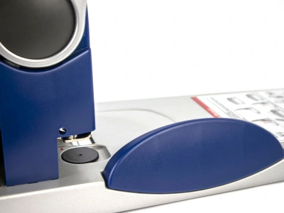 Дырокол Kw-Trio Heavy Duty 9550 макс.:300лист. металл синий/серебристый отв.:2 с линейкой