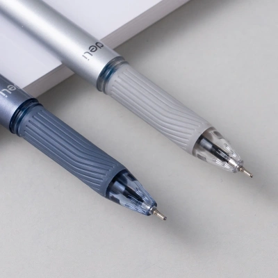 Ручка шариков. Deli Xtream (EQ47-BL) d=0.7мм син. черн. карт.уп. игловидный пиш. наконечник резин. манжета чернила пониженной вязкости