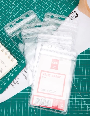 Бейдж для пропуска Deli E5759 68х118мм вертикальный без крепления ПВХ прозрачный (упак.:10шт)