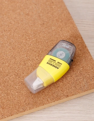 Клеющий роллер Deli EA49011 прозрачный блистер 6мм x 8м