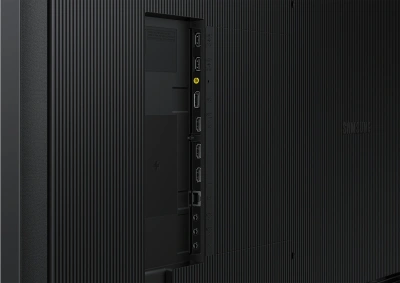 Панель Samsung 75" QM75C черный VA LED 16:9 DVI HDMI M/M матовая 4000:1 500cd 178гр/178гр 3840x2160 DP RCA Да 4K USB 33.4кг