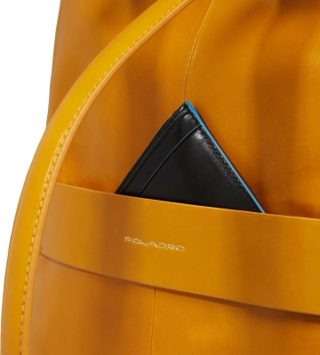 Рюкзак женский Piquadro Blue Square CA6678B2/G горчичный натур.кожа