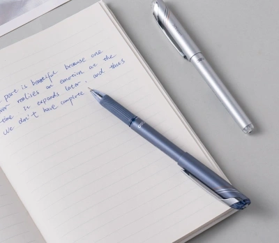 Ручка шариков. Deli Xtream (EQ47-BL) d=0.7мм син. черн. карт.уп. игловидный пиш. наконечник резин. манжета чернила пониженной вязкости