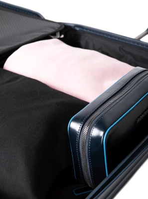 Чемодан Piquadro PQ LIGHT (BV4425PQL/BLUO) 40x55x20см 31л. 1.99кг. поликарбонат синий