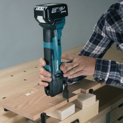 Многофункциональный инструмент Makita DTM51Z 390Вт синий/черный