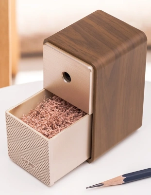 Точилка для карандашей механическая Deli 71160Brown 1 отверстие пластик коричневый