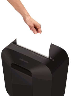 Шредер Fellowes PowerShred LX25M черный (секр.P-4) перекрестный 6лист. 11.5лтр. скрепки скобы пл.карты