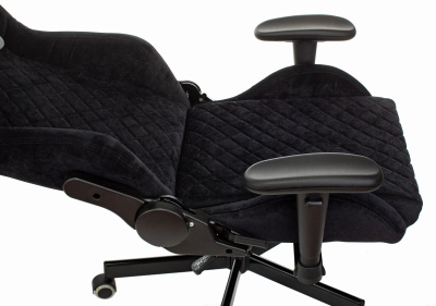 Кресло игровое Knight Outrider LTD черный Light-20 с подголов. крестов. металл