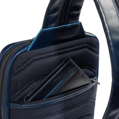 Рюкзак слинг мужской Piquadro Blue Square CA6589B2/BLU2 темно-синий натур.кожа