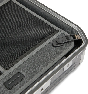 Чемодан Piquadro PQ-LM PQLM (BV7282PQLM/NCU) 40x55x20см 31л. 3.84кг. поликарбонат/натур.кожа темно-серый