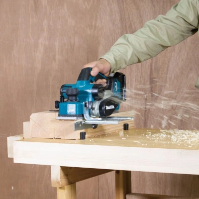 Рубанок Makita DKP181RT 82мм 12000об/мин