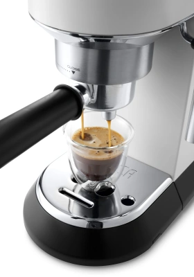 Кофеварка рожковая Delonghi EC685.W 1350Вт белый