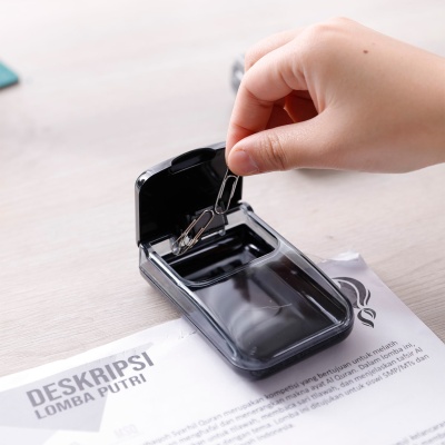 Скрепочница Deli E988 магнитная ассорти картонная коробка